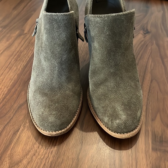 MIA Neutral Taupe Suede Booties, 8.5M - Picture 2 of 9